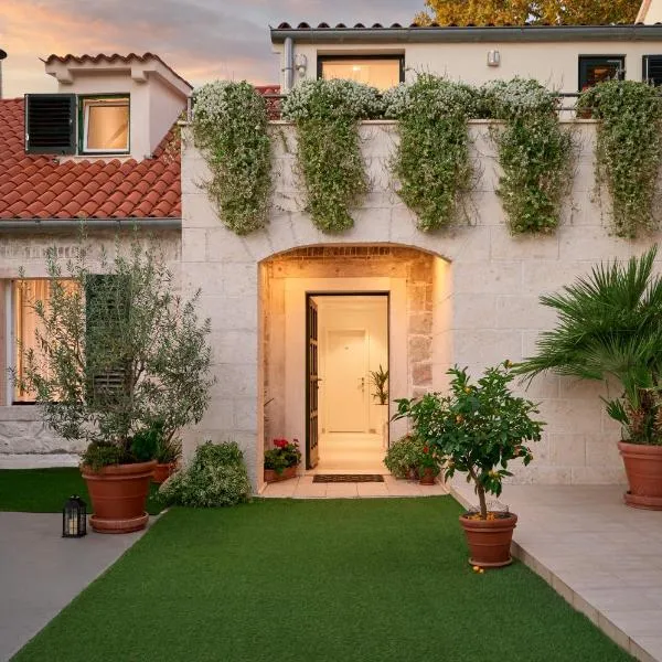 Lanterna Rooms, hotel ve Splitu