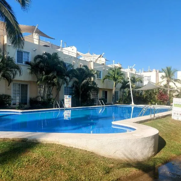 Casa Azur- vista al mar y alberca, hotell Acapulcos