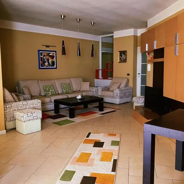 Sunshine Place, hotel em Elbasan