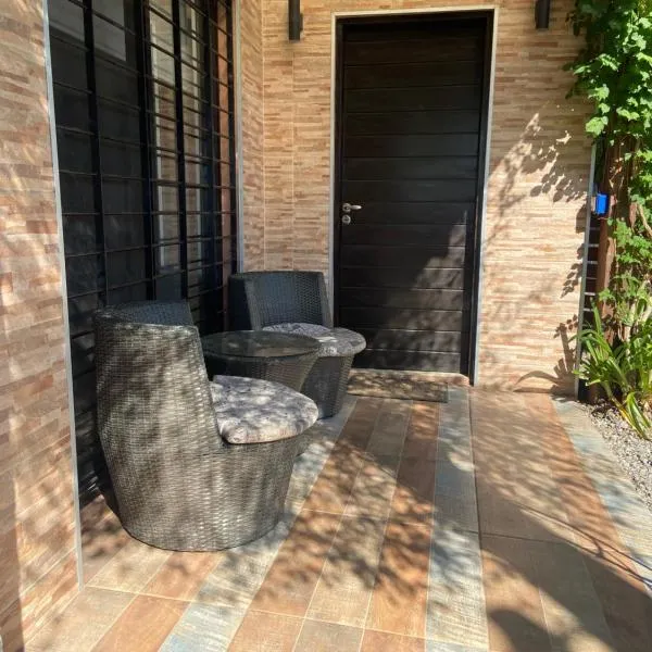 Casa completa a 3 cuadras de la playa del Sheraton y metros de la Plaza de Toros, hotel in Colonia del Sacramento