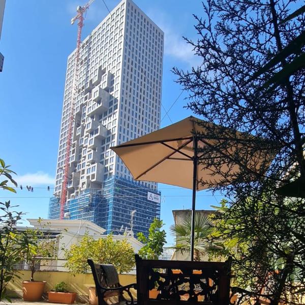 The Bloom Veranda - Elegant City Center Retreat, Tirana