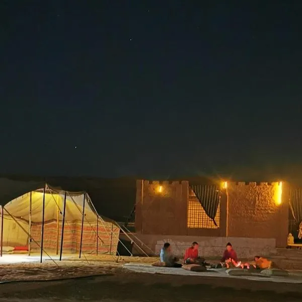 Desert Wonders Camp, hotel v destinaci Ḩawīyah