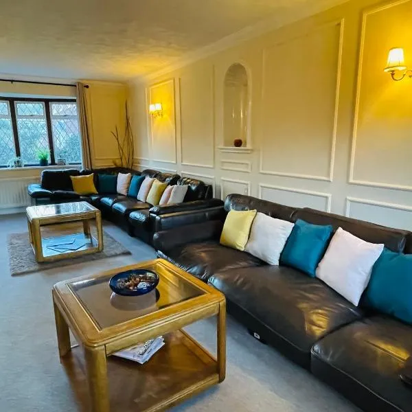 Super King Bed Suite, Executive office, fast WiFi, free parking, hotel in St Ives