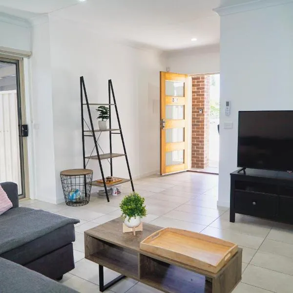 Modern style unit 2 Deer Park, hotel di Deer Park