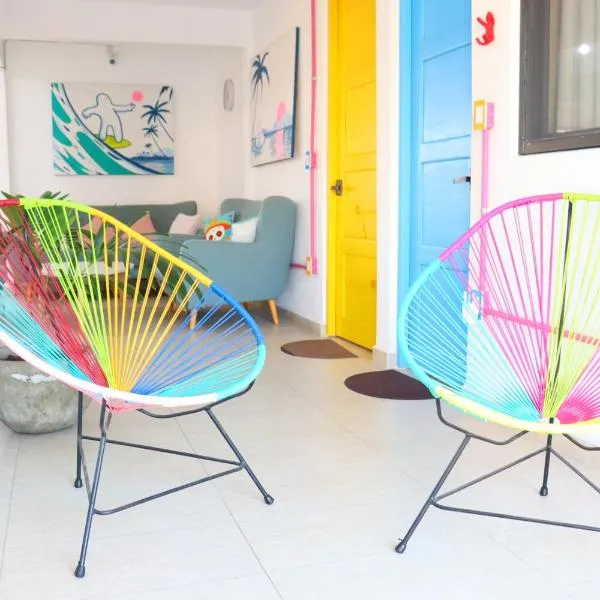 Hotel Casa Mandarine , Amazing Private Rooms w Balcony, Rooftop, Hammocks, AC, SmarTV, 100mbs!, ξενοδοχείο στο Ζιουατανέχο