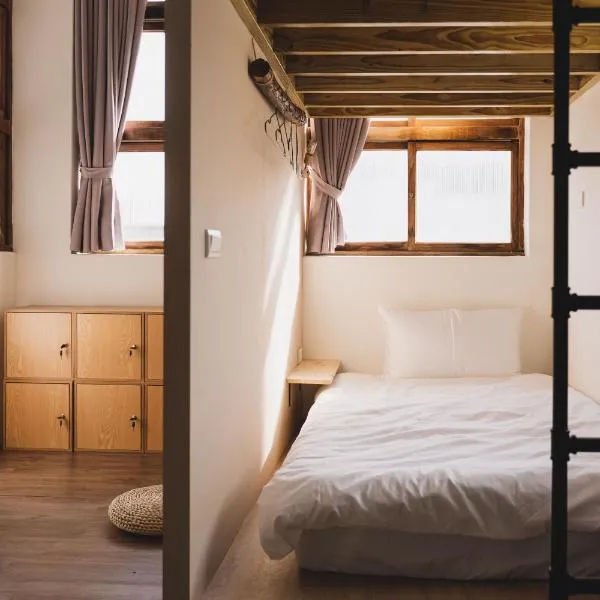 東衛參捌 陶藝旅店, hotel en Magong