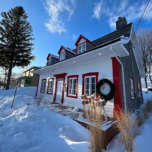 Om chalet 1 avec spa face au fleuve, hotel v destinaci Saint-Jean