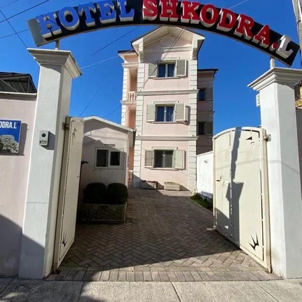 Hotel Shkodra L，斯庫台的飯店
