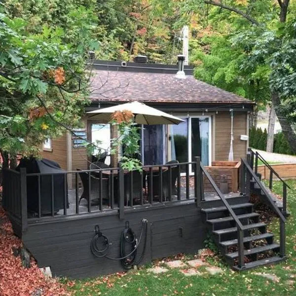 Om chalet 2 avec spa et foyer bordé du fleuve, hotel v destinaci St-Pierre-de-l'Île-d'Orléans
