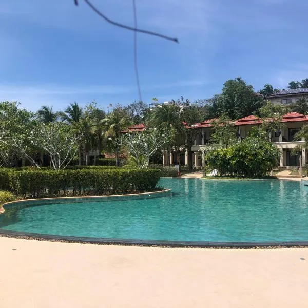 Phuket Laguna Poolside 2-Bedrooms Private Family Villa 403m2, hotel in Layan Beach