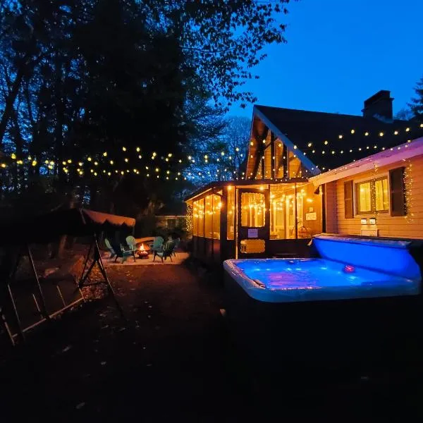 Spacious Gateway, 15 min to Camelback Ski, Hot tub, Game room, hotel v destinaci Pocono Country Place