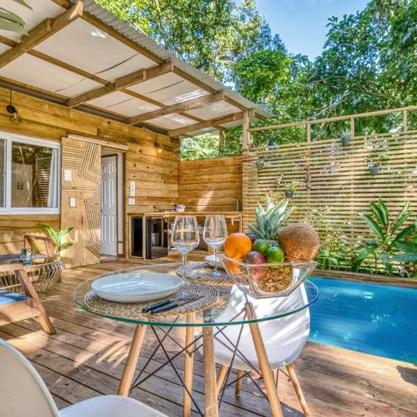 Monkey Tiny House - Private swimming pool, hotel v destinaci Big Bight