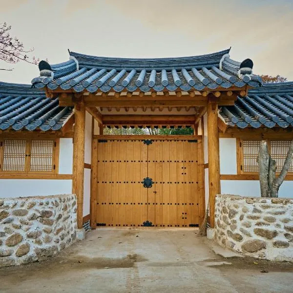 Hanok Stay - JukRokJungSa, отель в городе Gurye