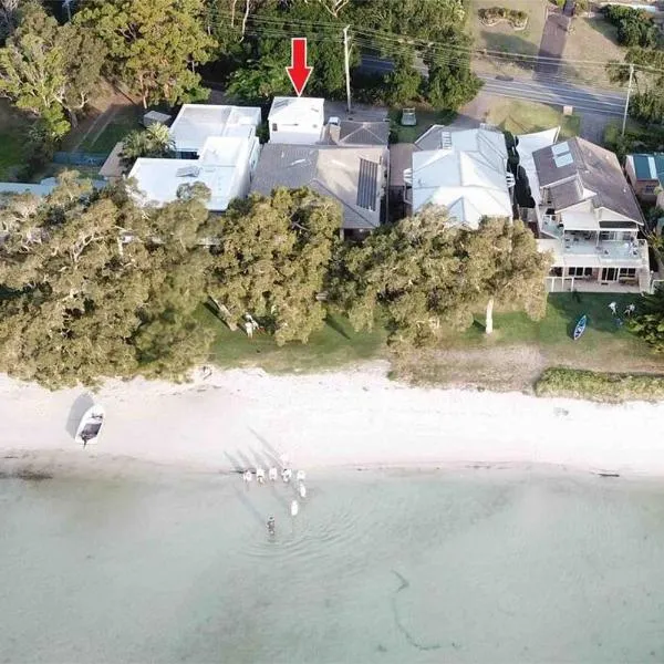 HighTide- luxury apartment, almost on the beach.、Corletteのホテル