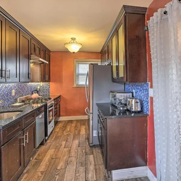 Charming New York Escape Near Central Park!, ξενοδοχείο σε Jericho
