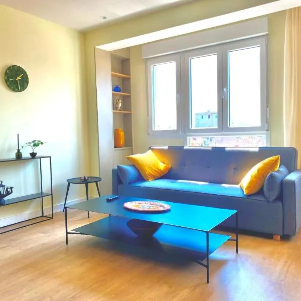 SUITE PLAYA GIJON CENTRO, apartamento nuevo, 5 huéspedes VUT-3622-AS, hotel en Gijón