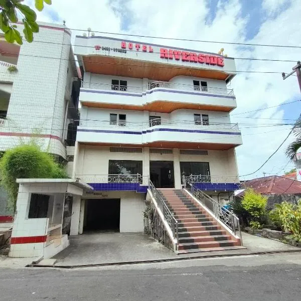 Hotel Riverside Manado, מלון במנאדו