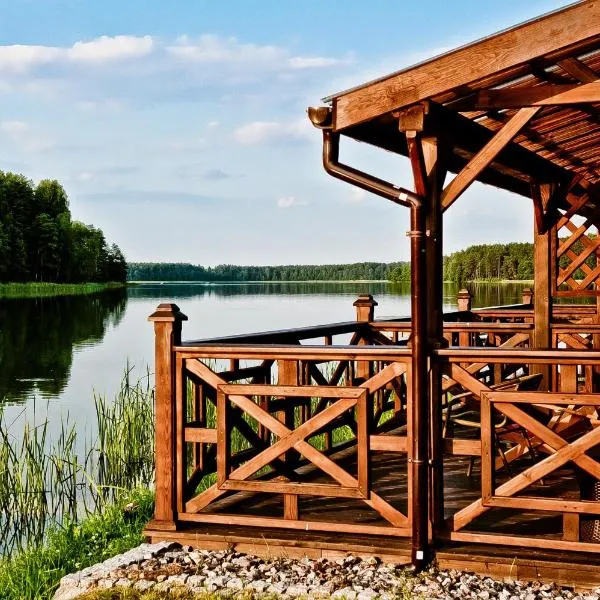 Domki Mazurskie w Ogrodach Złotej Łani Wiartel - Klimatyczne Apartamenty i Pokoje Widokowe: Wiartel şehrinde bir otel