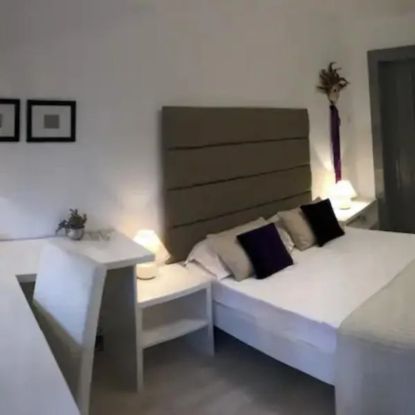 studio in vila- natural 22 C !, hotel in Breaza de Sus