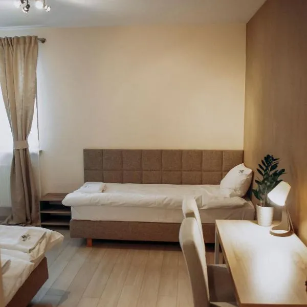 Redwood Hostel, hotel in Lublin