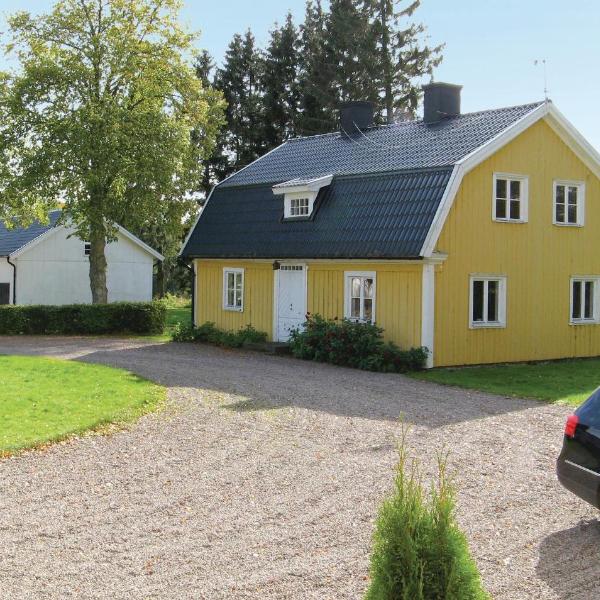 Stunning Home In Tidaholm With 4 Bedrooms And Wifi