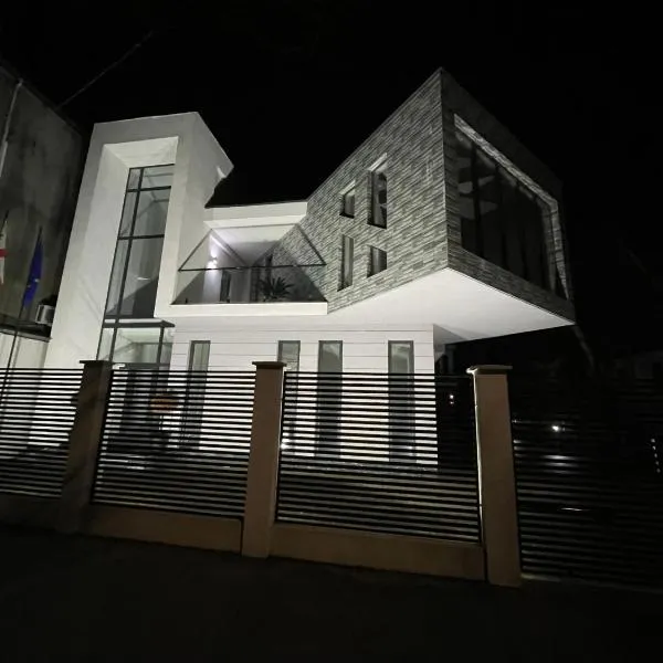 GH Prague Butik Hotel, готель у місті Зуґдіді