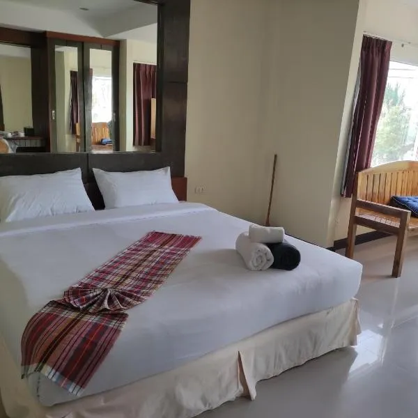 Baan Thara Guesthouse, hotel v destinaci pláž