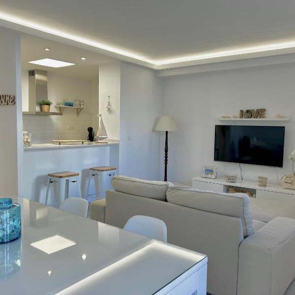 Luminoso y reformado apartamento a 1min de playa