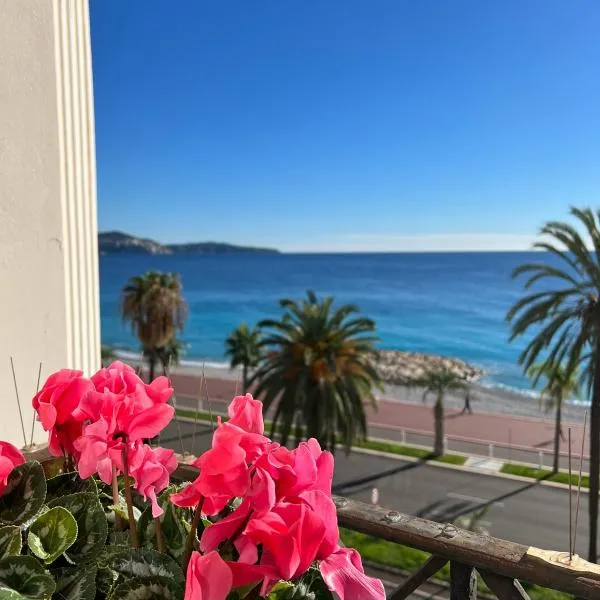 Luxury apartment with sea view on the first line Promenade des Anglais, hotel i Nice