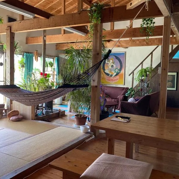 銀河荘-Galaxy Guesthouse 12歳以下不可, Hotel in Hachijō