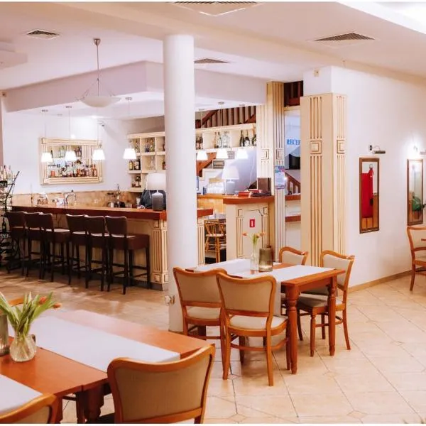 Hotel Piast, hotel in Cedynia