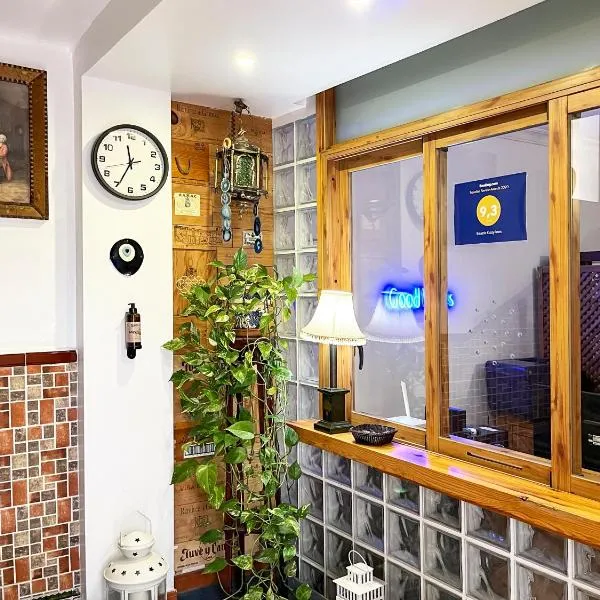 Beatriz Charming Hostal, hotel v destinaci Torremolinos