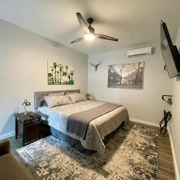 Country Suite Apartment near Lake Fork with Stocked Pond and Walking Trails, Hotel in Emory