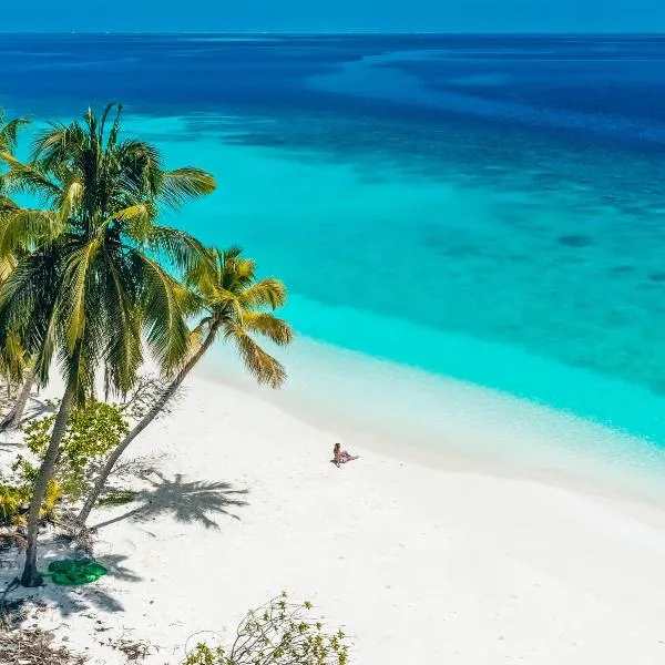 Blue Wave Hotel Maldives - If booked Fullboard a week, free transport to hotel - Best for fishing surfing snorkeling sandbank, Hotel in Kudahuvadhoo