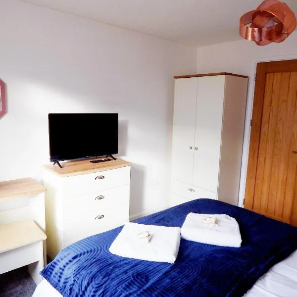 Modern, well located en-suite rooms with parking - Orbitat Accommodations, hotel in Cambridge