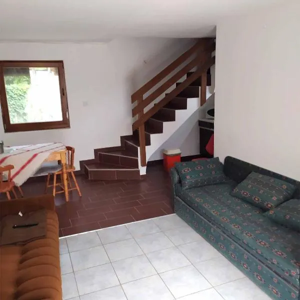 Tassi Halászcsárda - Sügér ház, hotel in Tass