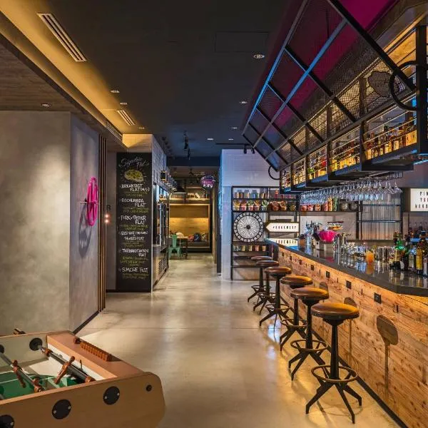 MOXY Osaka Honmachi, Hotel in Osaka