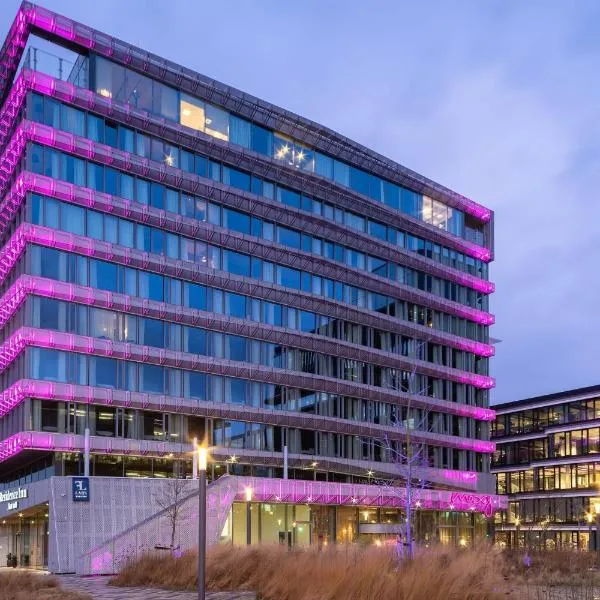 Moxy Amsterdam Houthavens, hotel in Amsterdam