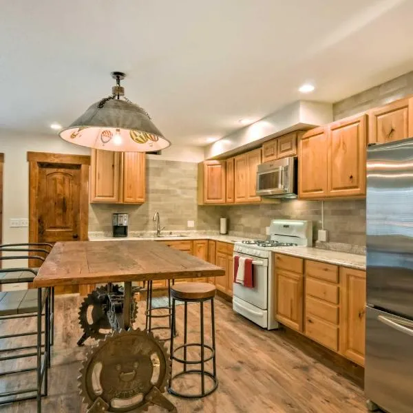 Updated Main St Apt Near Fishlake and Capitol Reef!, hotelli kohteessa Salina