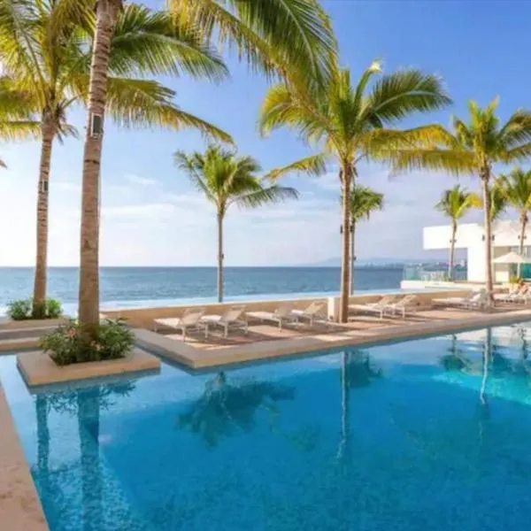 Beachfront & free daily breakfast & 600MB Wifi by Moikkarentals, hotel in Puerto Vallarta
