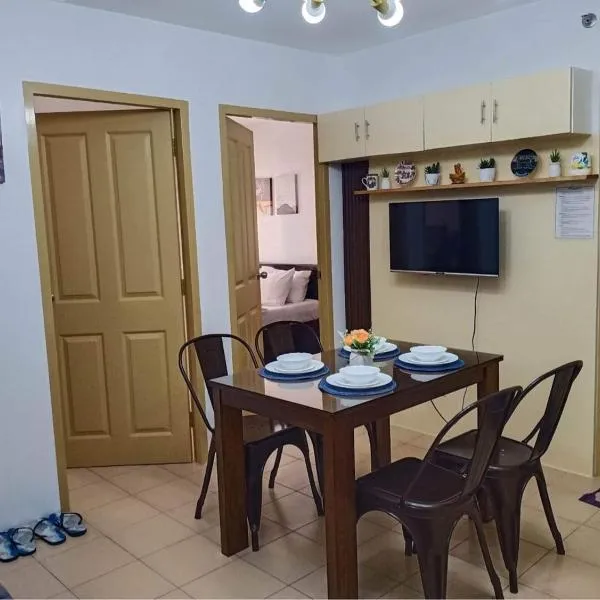 One Spatial Two Bedroom Condominium Unit with Pool and Gym free Netflix and wifi, Hotel in Iloilo City