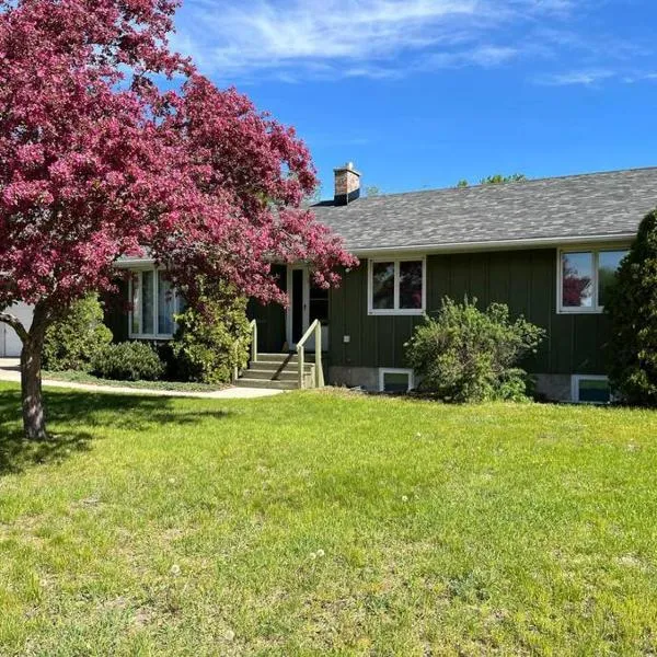 Family Home W/ 2 King, 2 Queen Beds + Game Room, hotel v destinaci Bemidji