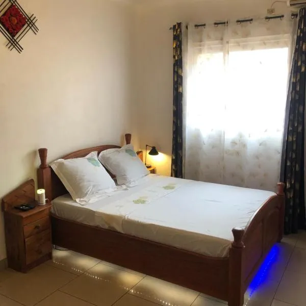 Grand Appartement à essos mobile, hotell i Yaoundé