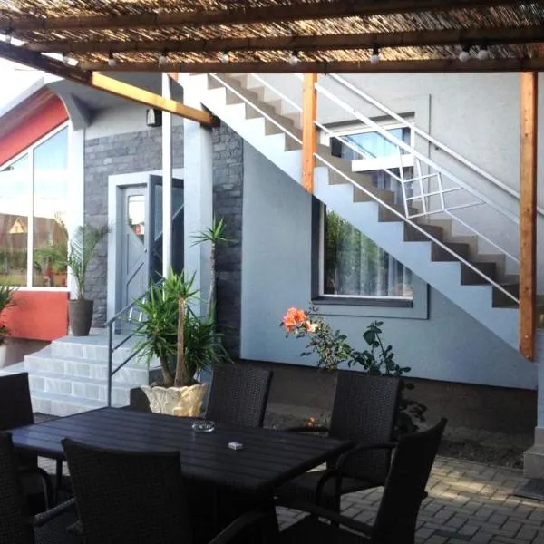 Pensiunea Evelyn, hôtel à Gîrleni