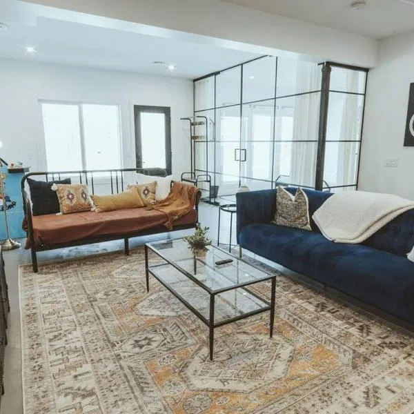 NYC Loft Inspired •12 mins to WEM •Vintage arcade, hotel en Edmonton