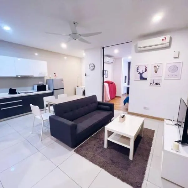 [Promo] Connected Train 2 Bedroom (ABOVE MALL) 28, hotel in Kuala Lumpur