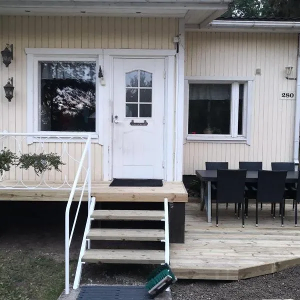 Huumoriharju, hotel en Karkkila