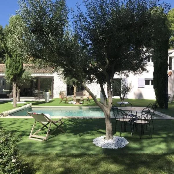 La Maison 1440, hôtel à LʼIsle-sur-la-Sorgue