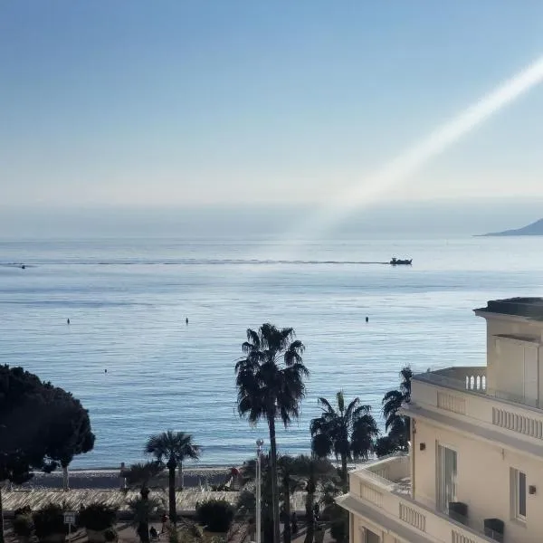 CROISETTE VUE MER LATERALE, hotel a Cannes