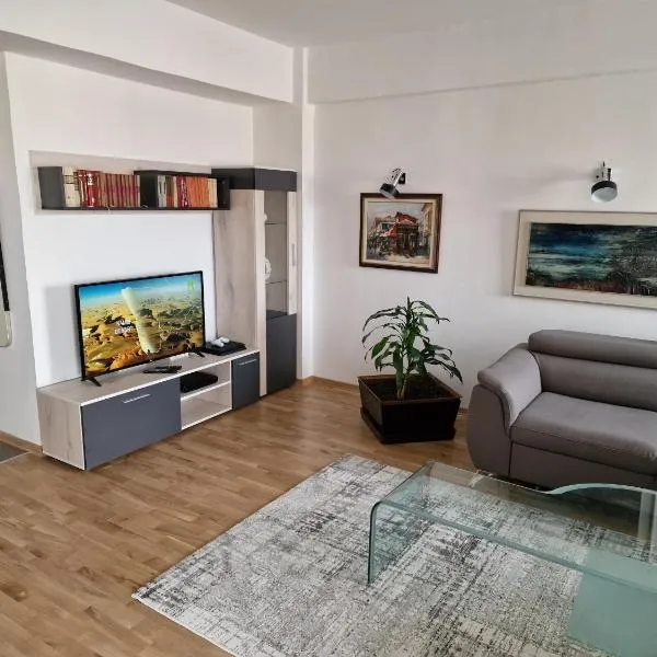 Fabulous family apartment, Beverly Hills Mall area, hotel v destinaci Skopje